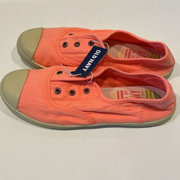 NWT Old Navy Canvass Slip On Sneakers Women's Size 8 - Picture 2 of 5